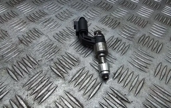 Volkswagen PASSAT B6 Fuel injector 03C906036J