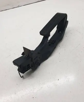 Mercedes-Benz E W211 Accelerator throttle pedal A2113010001 SP5183