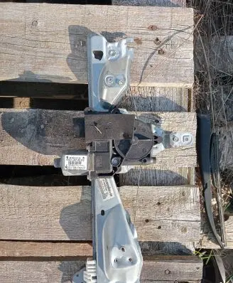 Peugeot 308 Front door electric window regulator 9659834780