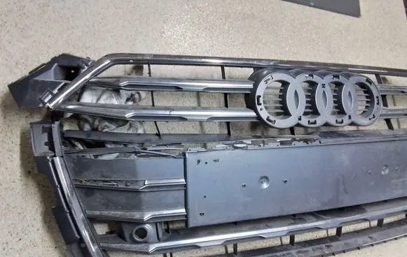 Front bumper upper radiator grill
