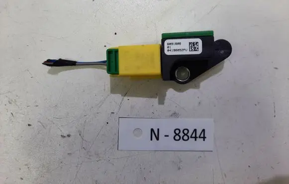 Volkswagen Tiguan Airbag deployment crash/impact sensor 8K0973323S