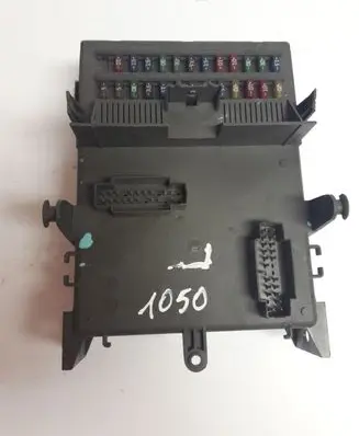 Renault Laguna II Fuse module 8200148810C 8200004201E