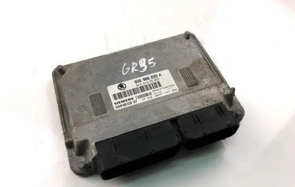 Skoda Fabia Mk1 (6Y) Engine control unit/module ECU 03E906033A