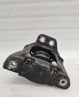 Volvo XC90 Engine mount bracket 31330588