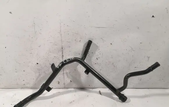 Volkswagen PASSAT B6 Engine coolant pipe/hose 03G121065H