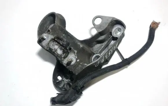 Audi A4 S4 B6 8E 8H Engine mounting bracket 8e0199352