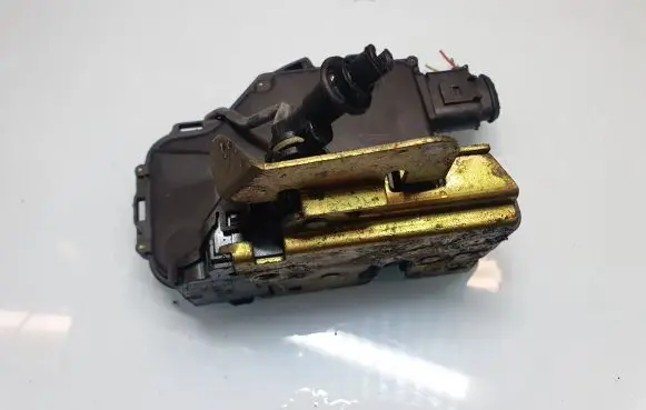 Audi A6 S6 C5 4B Front door lock 4B1837016B