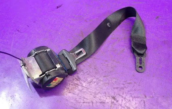 BMW 1 E81 E87 Front seatbelt 607051100B