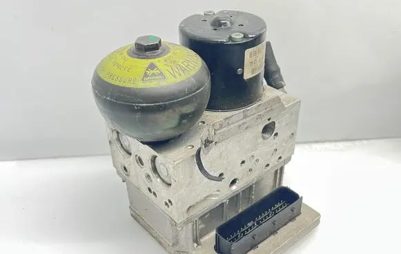 Mercedes-Benz E W211 ABS Pump 0265250045 A0044319712