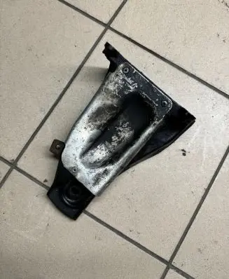 BMW 5 E60 E61 Engine mounting bracket 6771072 103027