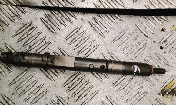 Audi A6 S6 C5 4B Fuel injector 059130201A