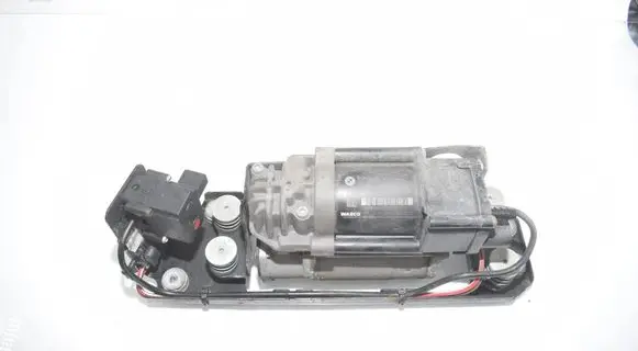 BMW 5 GT F07 Air suspension compressor/pump 6864215 37206864215 6875176