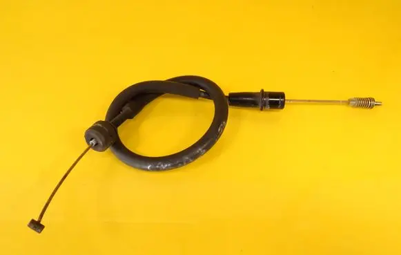 Opel Corsa B Throttle cable 90573302 90573302UP