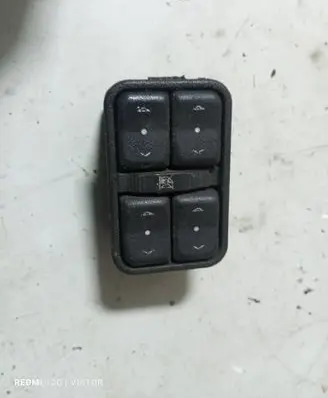 Opel Meriva A Electric window control switch 13363402