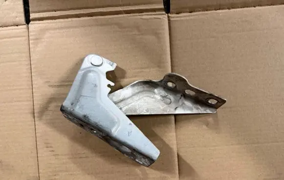 Seat Ibiza IV (6J,6P) Engine bonnet/hood hinges 6J0823301A