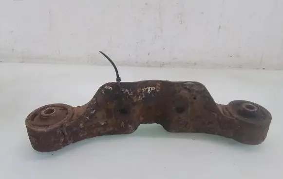Subaru Legacy Rear differential/diff mount bracket 