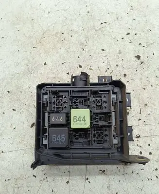 Volkswagen Touareg II Relay mounting block 7P0937211A
