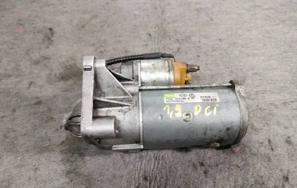 Renault Trafic II (X83) Starter motor 8200628426 D7R49 31H60003MM