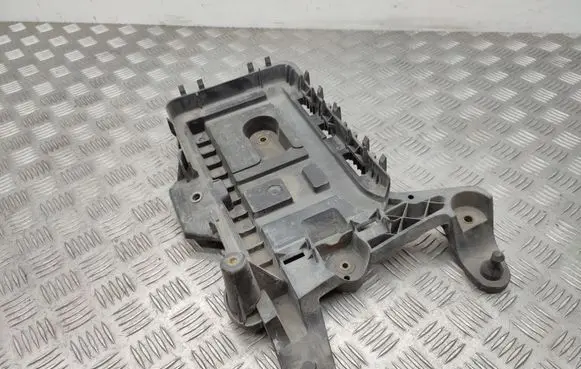 Skoda Octavia Mk2 (1Z) Battery tray 1K0915333