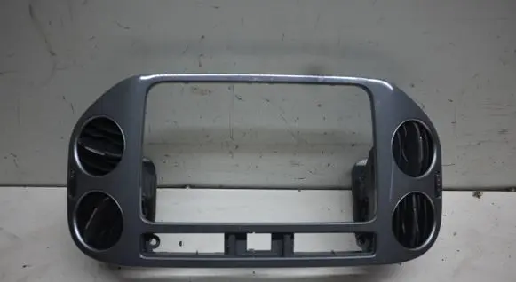 Volkswagen Tiguan Radio/GPS head unit trim 5N0858069H 5M0819357