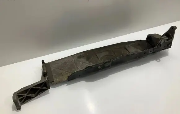 Mercedes-Benz E W211 Air filter cleaner box bracket assembly 