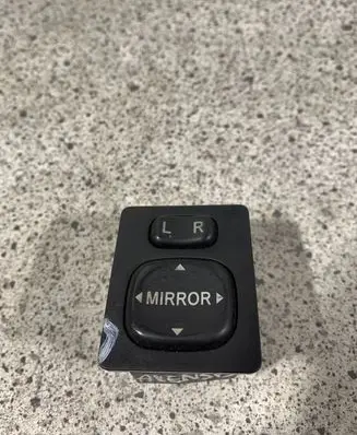 Toyota Avensis T250 Wing mirror switch 183574