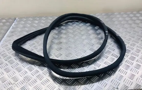 Mercedes-Benz R W251 Front door rubber seal A2516970151