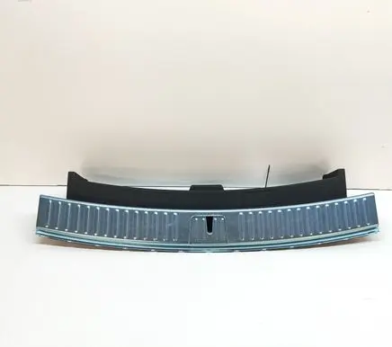 Trunk/boot sill cover protection