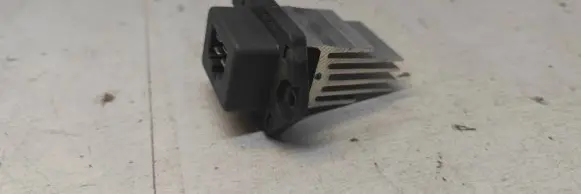 Hyundai Kona I Heater blower motor/fan resistor FET0B27 MD21GF17