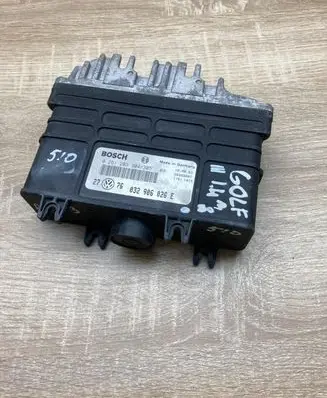 Volkswagen Golf III Engine control unit/module ECU 032906026E 0261203304