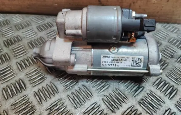 Opel Vivaro Starter motor 9832577880