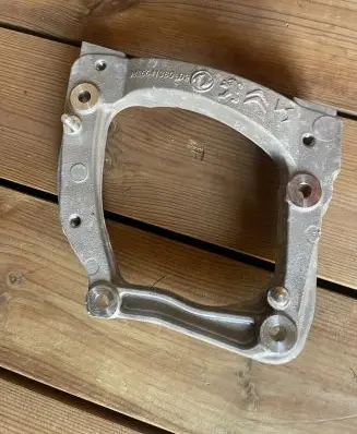 Citroen DS3 A/C compressor mount bracket 9826641380