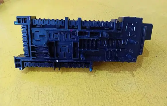 Mercedes-Benz E W212 Fuse module 2129000122