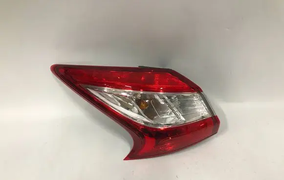 Nissan Pulsar Rear/tail lights 220-18066