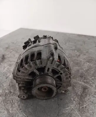 BMW 1 E81 E87 Generator/alternator 7802261