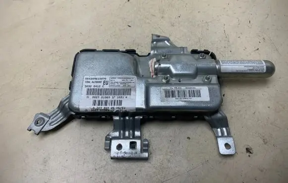 Mercedes-Benz C W203 Front door airbag 30320416C 204466TTRACTNY 204466TTRATNY