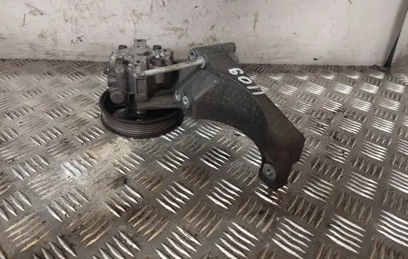 Opel Insignia A Generator/alternator bracket 12628024