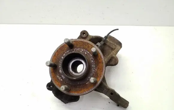 Ford C-MAX II Front wheel hub AV613K171