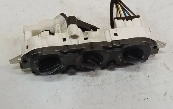 Ford C-MAX I Climate control unit P69607333704271966