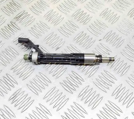 Audi A5 Fuel injector 0261500268 06M906A01