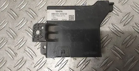 Toyota Yaris Climate control unit 886500D250