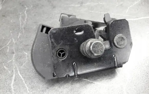 Volvo XC90 Tailgate lock loop/hook striker 30649106