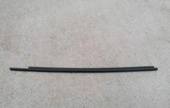Toyota Yaris Front door glass trim molding 