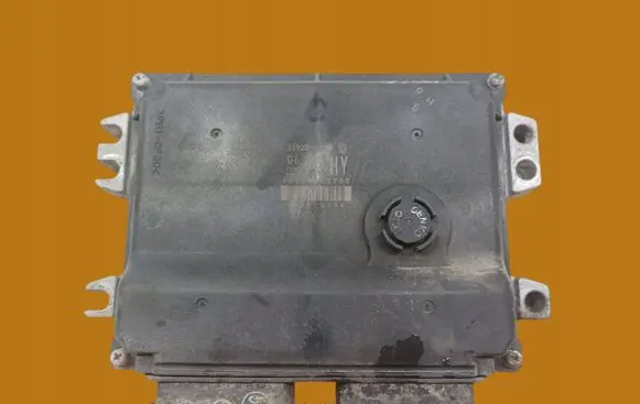Suzuki Swift I Engine control unit/module 33920-63JM