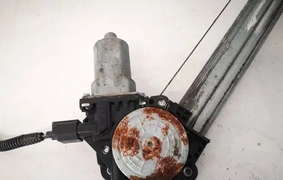 Honda CR-V Front door window regulator motor 