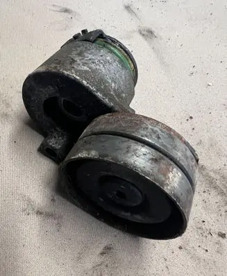 Peugeot 607 Generator/alternator belt tensioner