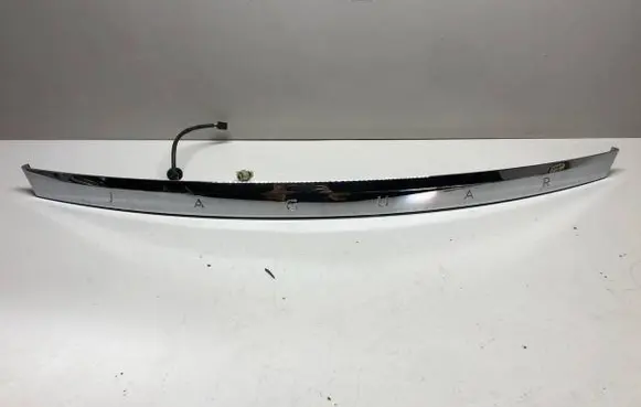 Tailgate trim
