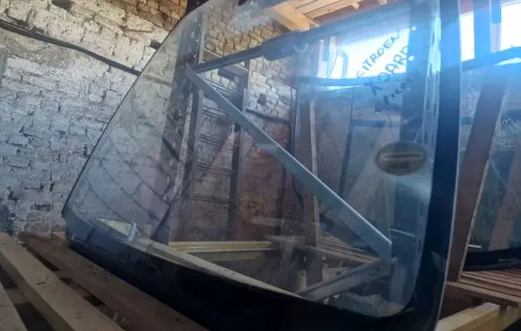 Citroen Xsara Picasso Front windscreen/windshield window 