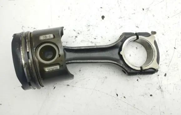 Chrysler PT Cruiser Piston with connecting rod