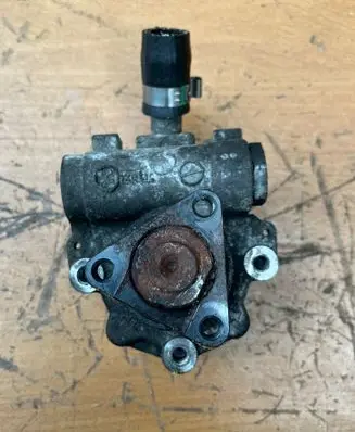 BMW X1 E84 Power steering pump 6798865 6798886501